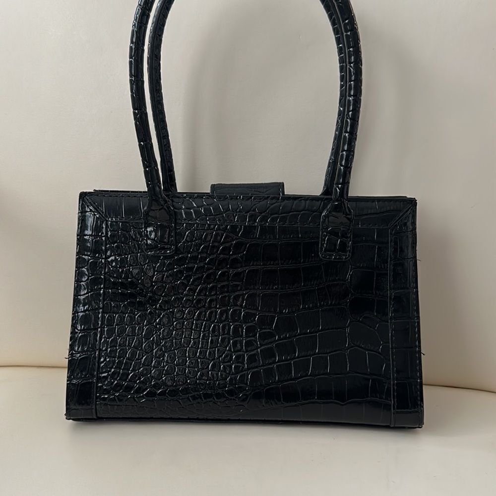 Liz Claiborne black top handle crock embossed handbag - Picture 3 of 4